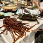 Gladys Tsai Instagram - 這裡應該是全台最美火鍋吧！！ 國際建築大師隈研吾全台唯一跨海操刀設計 幫大家科普一下，Google後才知道他是被《TIME》選為年度百位最具影響力人物（原地嚇瘋） 去過不少回香港大吃大喝後，一直想在台灣找夠道地兼具環境舒適又適合聚會/請客的港式火鍋。 忠泰集團旗下的高檔粵式火鍋餐飲品牌「明粵 Ming Yuet」正中我心，終於有緣來踩點❤️ 這家很可以☑️ 當天吃完當下是直接加入台北美食清單，除了鍋物是重點，套餐裡的富貴炒飯也神好吃😋 下次要再來吃吃看午間套餐 📌 明粵 Ming Yuet 地址：台北市中山區樂群三路200號5樓（忠泰樂生活） 套餐價位：午餐約$1500-2000/人、晚餐約$2000-3000/人 W/ @hsuanliu0103 @shiny_0503 @gladys.tsai @cathyshyu