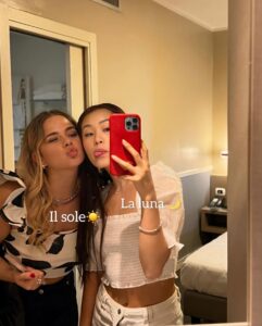 Glenda Resta Instagram - Oggi mi ero imparanoiata per una cosa… e mi sono messa a letto, poi mi hai videochiamata e mi sono scordata di tutto, ti voglio bene, mi manchi 💓🌷🫂