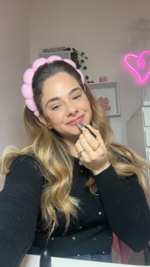 Glenda Resta Instagram - Non ho più parole😂 #glendaracconta #storytime 
I pennelli sono di @jessupbeauty #gift
