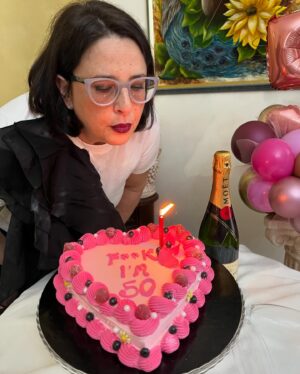 Glenda Resta Instagram - Nell’ultimo mese sono stata molto attiva, ma non vi ho realmente portati nella mia vita, quindi qui un piccolo dump per recuperare ☀️💓 e comunque …buona festa della mamma!!! Come si chiama la vostra? La mia Floriana 💐
•
•
•
#polignanoamare #polignano #puglia #puglialovers #mamma #mum #festadellamamma #family #love
