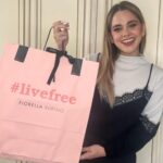 Glenda Resta Instagram - Un maglione di @fiorella_rubino come regalo di Natale e non sbagliate, parola di Zia Glenda! #livefree #fiorellarubino #FW23 #curvyfashion #adv