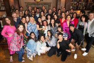 Gloria Calderón Kellett Instagram - The Calvary came out to support. Thank you @equisculture for throwing the most beautiful celebration for “One of The Good Ones!”

@equisculture
@pasadenaplayhouse
@gloriakellet

Photo credit Getty // Gonzalo Marroquín @g.n.z.0