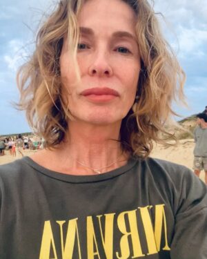 Gloria Carrá Instagram - Cae el sol 
  Se mete en el mar.

  Pidan deseos ✨