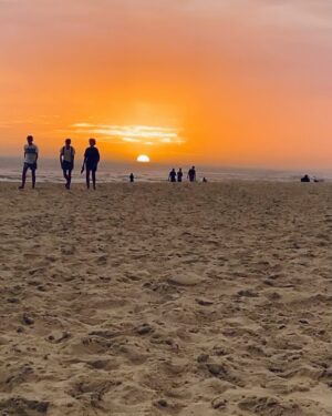 Gloria Carrá Instagram - Cae el sol 
  Se mete en el mar.

  Pidan deseos ✨