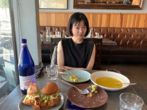 Go A-sung Instagram - 너무 맛있는거 먹으면 약간 화나는거 알죠