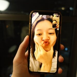 Go A-sung Instagram - ‘아무도 미워하지 아니하며, 몇몇을 끔찍이 사랑하며 살고 싶다.’ 
-피천득