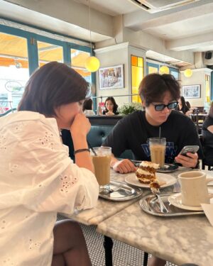 Go Eun-ah Instagram - 너가 나랑 놀아주는게 늘 감사해ㅋㅋㅋ
참 착하고 순딩순딩 내동생!!!!!!ㅋㅋㅋ

방굴이.. 보고있냐?!!!ㅋㅋㅋㅋ😎

@91_mir_0310  @imxux9 

#미르 #방효선 #방가네  ㅋㅋㅋㅋ