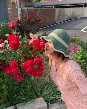Go Eun-ah Instagram - 내가 좋아하고 사랑하는 모든것들이 담겨있는♡
꽃🌹아가들🐶 가족👨‍👩‍👧‍👦
아빠가 찍어준 사진❤

#방가네
@imxux9  @91_mir_0310