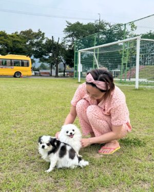 Go Eun-ah Instagram - 내가 좋아하고 사랑하는 모든것들이 담겨있는♡
꽃🌹아가들🐶 가족👨‍👩‍👧‍👦
아빠가 찍어준 사진❤

#방가네
@imxux9  @91_mir_0310