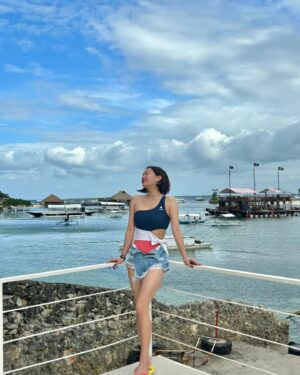 Go Eun-ah Instagram - 푸르르다 🐋🤍🧊🏝🌊

#세부 #여행 #힐링 

오늘도 방아지들과의 만남을 기대하며 😊