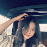 Go Bo-gyeol Instagram - 봄비가 내리는 날 📸🌺 곱슬머리😛 a spring rainy day