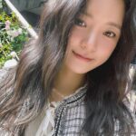Go Bo-gyeol Instagram - 동생 야외결혼식날 흐렸다가 갑자기 쨍 하구 해가 뜬 Lucky day -️️☀️ 울동생 커플 매일이 오늘처럼 럭키한 하루하루가 되길 축복해 예쁜 헤어메이크업 감사합니다 우리 황금손 샘들☺️🌻 @wedding_bymujin @jennyhousewedding_suhwa