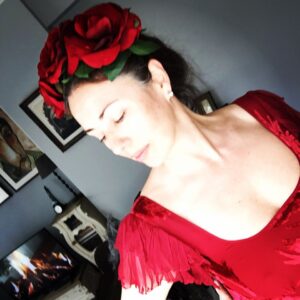 Gökçe Yanardağ Instagram - ...
Ben baharıyım yarınlarımın ,
Çiçek açarım her kışın ardından.
NHR

Merhaba Nisan 🙏🏼🌺🌺🌺