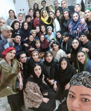 Golab Adine Instagram - "پرده خانه"
عزيزان خستگى ناپذيرم .غمگين دل و پر انگيزه ( عده اى از عكس جاماندند.)
