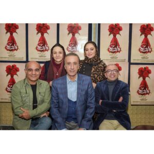 Golab Adine Instagram - "بانوى محبوب من"
٦-اگر مايليد برگ بزنيد:  آلبوم ديگرى از هنرمندان عزيز و گرامى كه به ديدن نمايش ما نشستند
