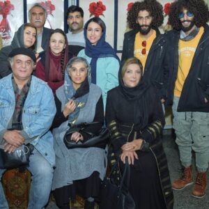 Golab Adine Instagram - "بانوى محبوب من"
٦-اگر مايليد برگ بزنيد:  آلبوم ديگرى از هنرمندان عزيز و گرامى كه به ديدن نمايش ما نشستند