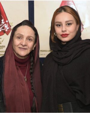 Golab Adine Instagram - "بانوى محبوب من"
اگر مايليد برگ بزنيد
٧-هنرمندان عزيز و گرامى كه به ديدن ما آمدند و بسيارخوشحالمان كردند