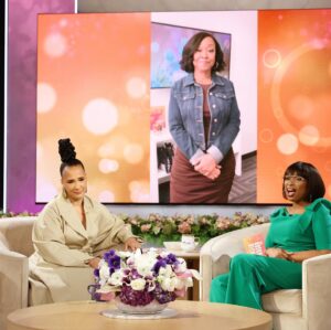 Golda Rosheuvel Instagram - Had the best time chatting with @iamjhud. @jenniferhudsonshow 
My hart was full to the brim, topped up by a beautiful surprise message from @shondarhimes ❤️ Big love to both these sensational women. Thank you.

Coat @palmerharding 
Shoes @rejinapyo 
Earrings @korblossom 

The Team
@theledecompany 
@jasonrembert 
@dionnesmithhair 
@makeupbyejgregory