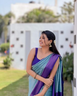 Goldie Nissy Instagram - Fresh flowers and old love 
Outfit: @shilpacouture 
📸: @seshi_kiran 
.
#sareelove #goldienissy