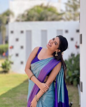 Goldie Nissy Instagram - Fresh flowers and old love 
Outfit: @shilpacouture 
📸: @seshi_kiran 
.
#sareelove #goldienissy