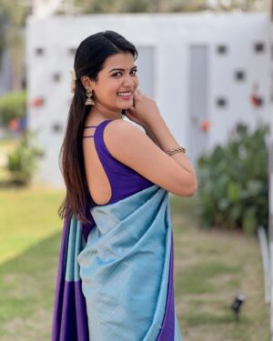 Goldie Nissy Instagram - Fresh flowers and old love 
Outfit: @shilpacouture 
📸: @seshi_kiran 
.
#sareelove #goldienissy