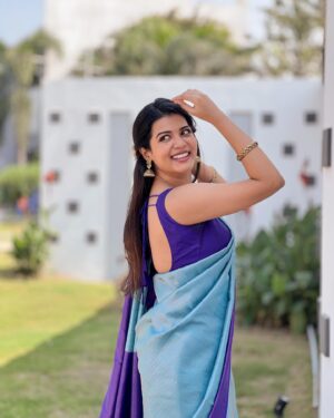 Goldie Nissy Instagram - Fresh flowers and old love 
Outfit: @shilpacouture 
📸: @seshi_kiran 
.
#sareelove #goldienissy