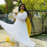 Gomathi Priya Instagram - When a girl is cute, intelligent,and Caring.... Then it’s clear her height is small Am I right ?? 😉 #gomathipriya #priyabalakumaran #priyabalakumaran_gp #gp #nothingbutpriya #oviya #bhanu #valli #meena #radhika #revathy #madurai #chennai #hyderabad #thiruvananthapuram #actress #lifestyle #television #behappy #bekind #blessed