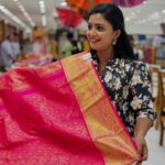 Gomathi Priya Instagram - A smile is a curve that sets everything straight #gomathipriya #priyabalakumaran #priyabalakumaran_gp #gp #nothingbutpriya #oviya #bhanu #valli #meena #radhika #revathy #saree #traditional #smile #happyface #shopping #behappy #bekind #blessed #candid #iphone15 Picture @_pradeep_5432