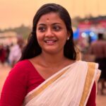 Gomathi Priya Instagram - Early morning #attukalbagavathi amman temple Dharsanam #attukal #kerala #thiruvananthapuram #devotionaltime🙏 #blessed #newbeginnings #newyear #2024 #ﬁrstpost #mundu #saree #keralakutty #malayali #traditional #sareelove #gomathipriya #priyabalakumaran #priyabalakumaran_gp #nothingbutpriya