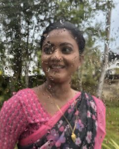 Gomathi Priya Instagram - depression isn’t always dark rooms & crying endlessly. sometimes it’s getting up, going to work,smiling & laughing all day and then coming home to sit quietly doing little to nothing until it’s time to go to bed. Pictures @medha.pallavi #gomathipriya #priyabalakumaran #priyabalakumaran_gp #gp #nothingbutpriya #healing #bestrong #behappy #bekind #blessed
