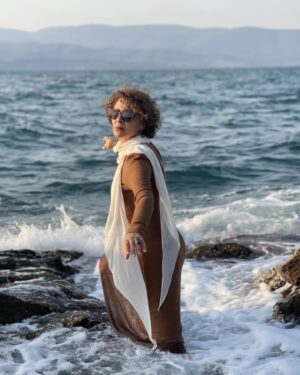 Gonca Cilasun Instagram - 🌊
Deniz üstü köpürür!