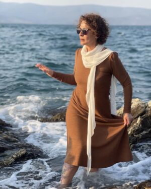 Gonca Cilasun Instagram - 🌊
Deniz üstü köpürür!