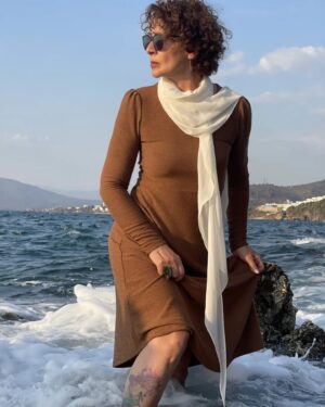 Gonca Cilasun Instagram - 🌊
Deniz üstü köpürür!