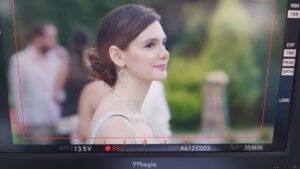Gonca Sarıyıldız Instagram - Bu akşam etiketimiz #geçmişinizleri
Bu bölümü çok merak ediyorum, @tatliyalanim akşam 20.00'de @startv'da. Seyredelim o zaman 🍭
#benimtatlıyalanım 📷👉@artunturan @songulbyr ❤