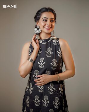 Gopika Udayan Instagram - Of course, Jhumkas are the best✨

📷: @bamstudiofloor 
Costume: @dew_dropsfashion_sharjah
MUA : @asha_artistry_