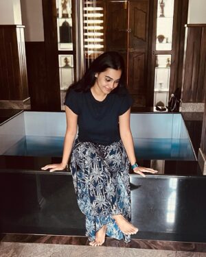 Gopika Udayan Instagram - Vivid warm around.