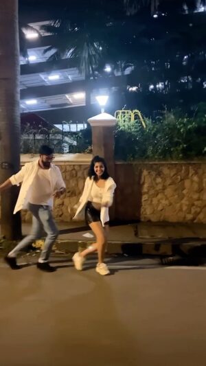 Gouri Agarwal Instagram - An adorable trend with @anil_lamba_official 😋
It was really fun recording this at around 1 in the morning in the middle of the road..
Loved doing these steps🥰

Thankyou guys.. bahut mehnat ki tum logo ne😬
Jaan par khelkar video record ki @ga.uravsingh939 🤗
Song bar bar play krne ki duty @taamiko_  ki❤️
.
.
.
#trendingreels #trending #reels #meghamkarukatha #meghamkarukkatha #dhanush #thiruchitrambalam #parakaparaka #tamil #reelstamil #anirudhravichander #dhanushkraja #fun #dance ✨🤩🥰
.
.
.