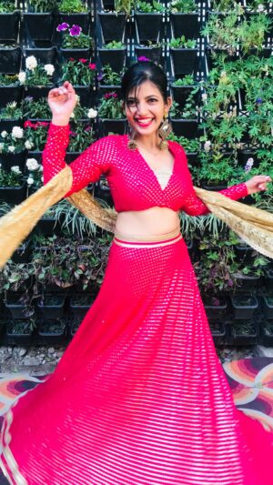 Gouri Agarwal Instagram - It isn’t that easy walking on the sand wearing a lehenga and heels.. Thus, the end goes trippy trippy😛😬
.
.
.
#gangakinare #ganga #rishikesh #indianwear #look #walk #trip #aesthetic #reels #reelsinstagram #reelitfeelit #reelkarofeelkaro #trending #mood #peppy #magical 💕