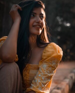 Gouri Agarwal Instagram - The golden ray🥰✨
.
.
Clicked by @mohitpanwarofficial 🤗🤗
.
.
#sunshine #ray #hope #happiness #capture #moments #smile #magical 💛❤