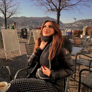 Gözde Gürkan Instagram - Arkadaki kuş bu fotoğrafın sebebi 💞