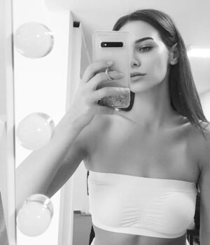 Gözde Mukavelat Instagram - White lighting 🤍💫 #shooting #lorealprofessionnel