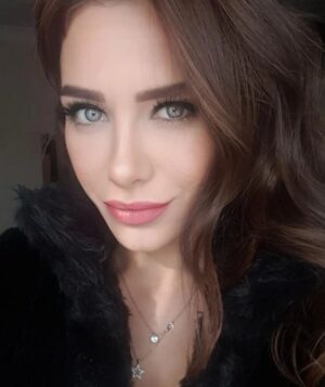 Gözde Mukavelat Instagram - 💫🖤