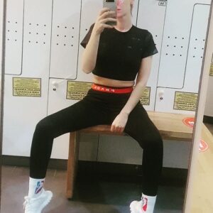 Gözde Mukavelat Instagram - 🤸‍♀️ @prada @nba ❤💙🚀