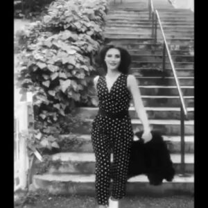 Gözde Mukavelat Instagram - " Ürkütmesin seni bu gecenin karanlığı ... 
Yıkılmasın hayallerin, bunlarda geçecek... "

Müzik en büyük aşk 💙🎵🎶 🔊