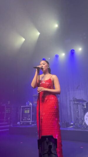 Grace Carter Instagram - Loving being in the studio but I miss being in a room with u🥹🤍 this one’s called tears on my pillowcase and I can’t wait to play it at glasto in a few weeks eeeek
