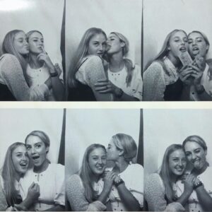 Grace Van Patten Instagram - I love my seeesterrrr!!!
Happy birthday Ann-oyy 💕 love you forever