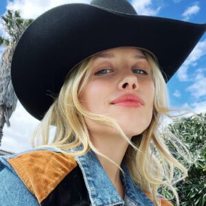Gracie Dzienny Instagram - new @stetsonusa hat to celebrate my cowgirl era & the premiere of #MyKindOfCountry on @appletvplus