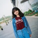 Graciella Abigail Instagram - Foto terakhir pake jaket imoedz sebelum ketinggalan & akhirnya hilang 🥲 . #Dilan1983WoAiNi BESOK tayang gaes!!! . 📸 Om @armanfebryan ✨