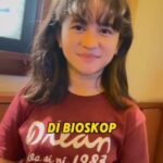 Graciella Abigail Instagram - Kalau kalian pengen challenge siapa? tag dan mention orangnya di kolom komentar yaa kita nyanyi dan dance Ku makan Ku Dimakan sebelum nonton Film #𝐃𝐈𝐋𝐀𝐍𝟏𝟗𝟖𝟑𝐖𝐎𝐀𝐈𝐍𝐈 💛 Tayang 𝟏𝟑 𝐉𝐔𝐍𝐈 𝐃𝐈 𝐁𝐈𝐎𝐒𝐊𝐎𝐏! 🎬 @adhiyat7 @maleaemma @asheladz @muzakki.ramdhan @keanuazka08 @cleo_hn115 @shaniadiva.idolacilik @ferdy_fas @zayyansakha @sulthanhamonangan @graciellaabigail @annisahertami @quentin_stanislavski_kusnandar @bucek @irawbw @daanaria @queen.lubiss @pidibaiq @fajarbustomi @er1ca @aphang_alimsudio #Dilan1983WoAiNi 13 Juni di Bioskop #KuMakanDimakan #dilan