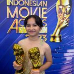 Graciella Abigail Instagram - Praise the Lord.. Pertama kali naik podium dapat piala 😁✨ Pasangan terbaik bareng bapak Dodo , Anak terbaik dan Ansambel terbaik @imaawards #IMMA2023 for #miracleincellno7 . Thank you to all team & judges for the appreciation ✨ . Thank you to all family @falconpictures_ , ibu @er1ca , pak @hbnaveen , om Hanung @hanungbramantyo , alm. Om Nova, babeh Agus, om-om napi and all cast & crew #miracleincellno7 kesayangan ika semua ❤️✨ . Terima kasih sudah selalu support Ika from that beginning sampai bisa dapat piala ini 😁🥰✨ We did it 🎉🥳 . Terima kasih juga utk semua yg selalu dukung Grace, kakak2 #graciers @graciers.ofc @graciers_id , lope sekebon semuanya 🥰🌹